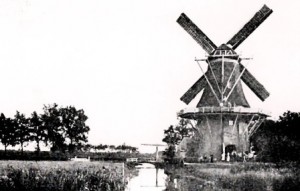 De Star rond 1900 met Jan Wassens voor de molen De Star rond 1900 met Jan Wassens voor de molen