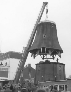 De molen tijdens de verplaatsing 1974-75 De molen tijdens de verplaatsing 1974-75