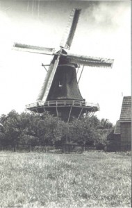 Molen malend met dekkerwieken Molen malend met dekkerwieken