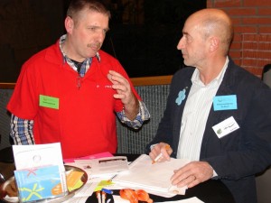 huub derks in gesprek met medewerker De Sprank 